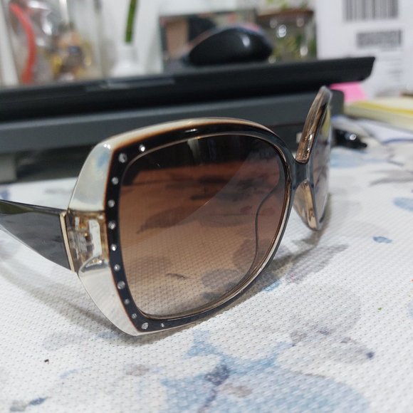 DG0922 JCP Sunglasses Bling On The Side Modern Stylish Contemporary - Picture 4 of 7